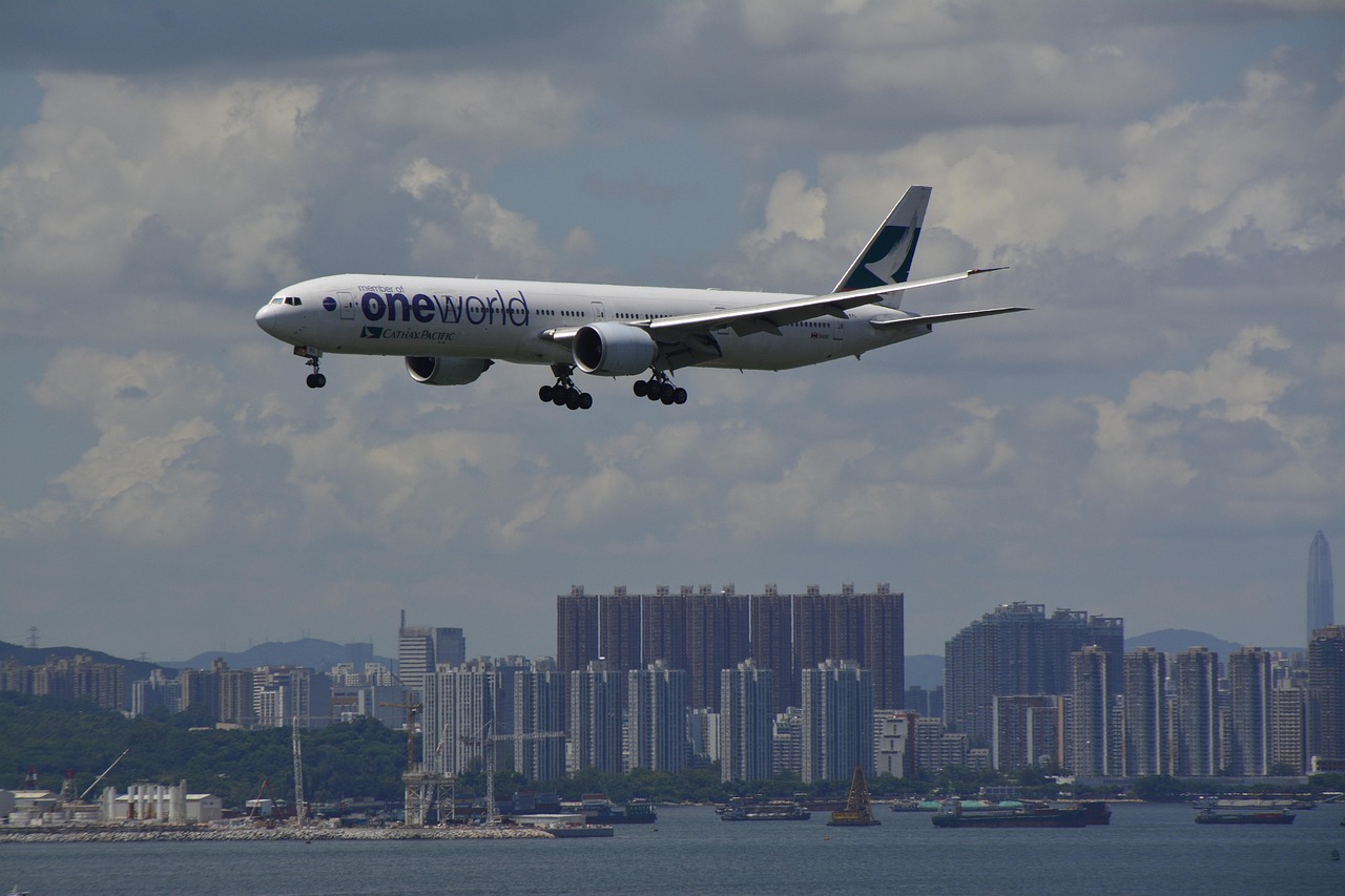 全球航空业受中东冲突波及 多家航司取消或改道航班