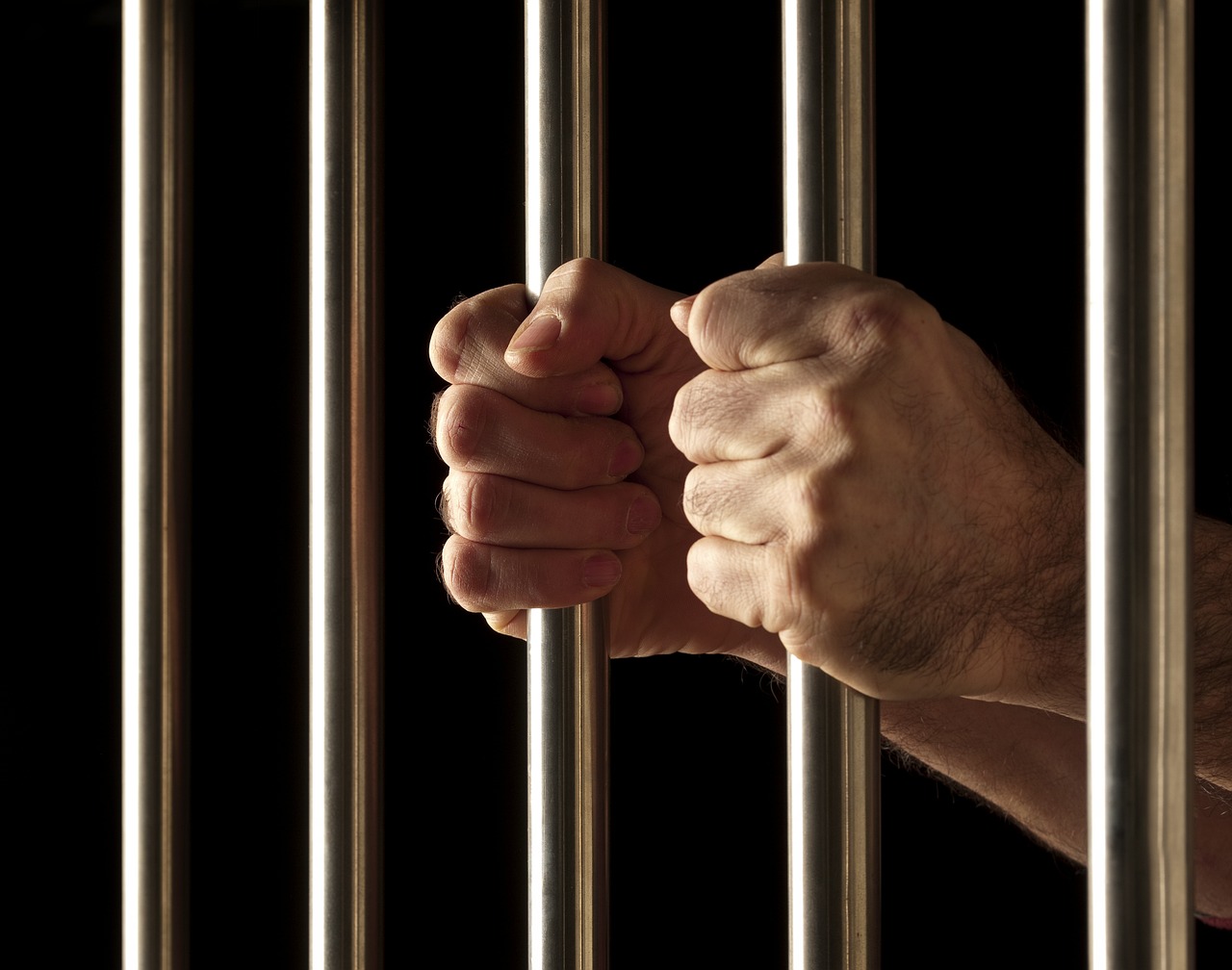 “威海5岁男童被打死”案宣判：生母男友故意杀人被判死刑
