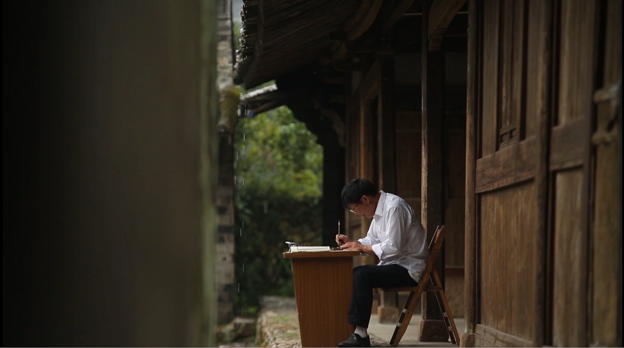 人民日报：“知世故”与“不世俗”