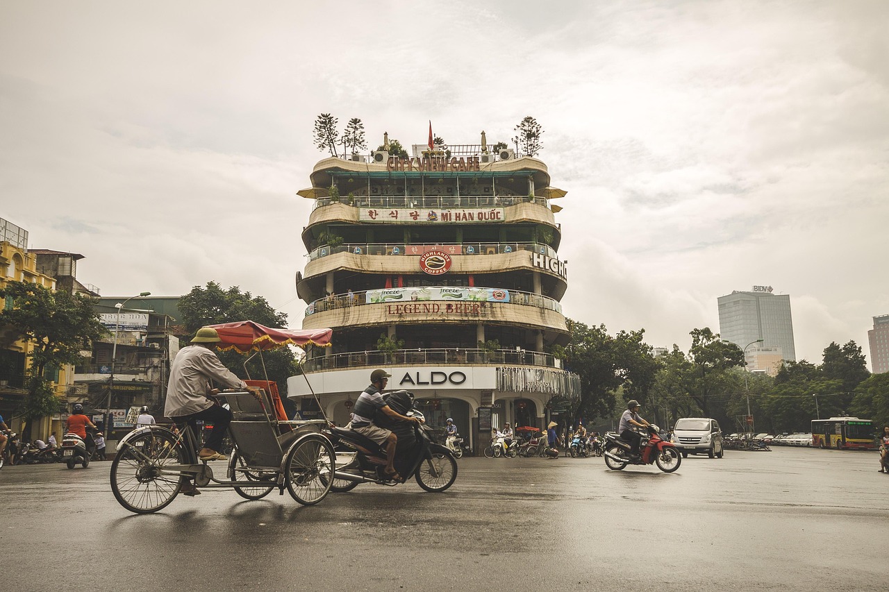 越南下龙湾发生游船倾覆事故，已致18人遇难