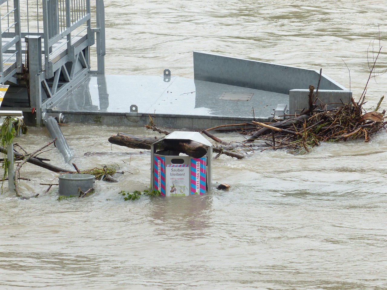 受降雨影响，北京河北等地16条河流发生超警以上洪水