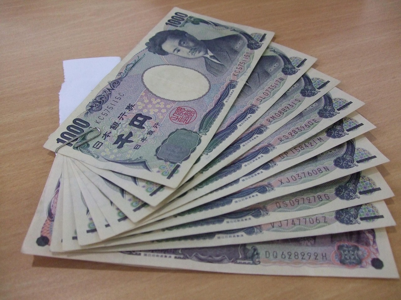 日本财务大臣对日元走势表示担忧 策略师警告面临跌向155风险